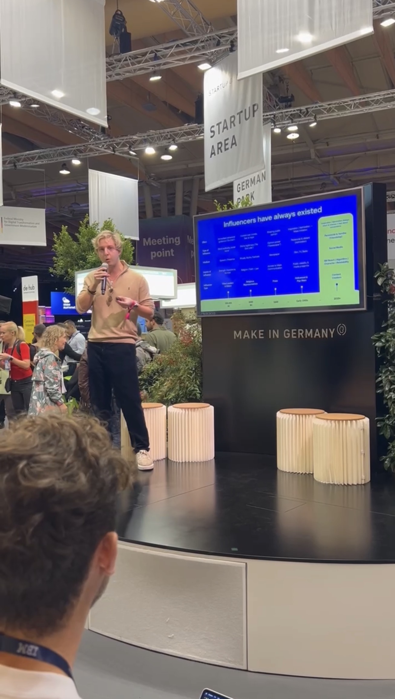 Sören spricht neben seinen Folien im Bereich „Make in Germany“ beim Web Summit in Lissabon